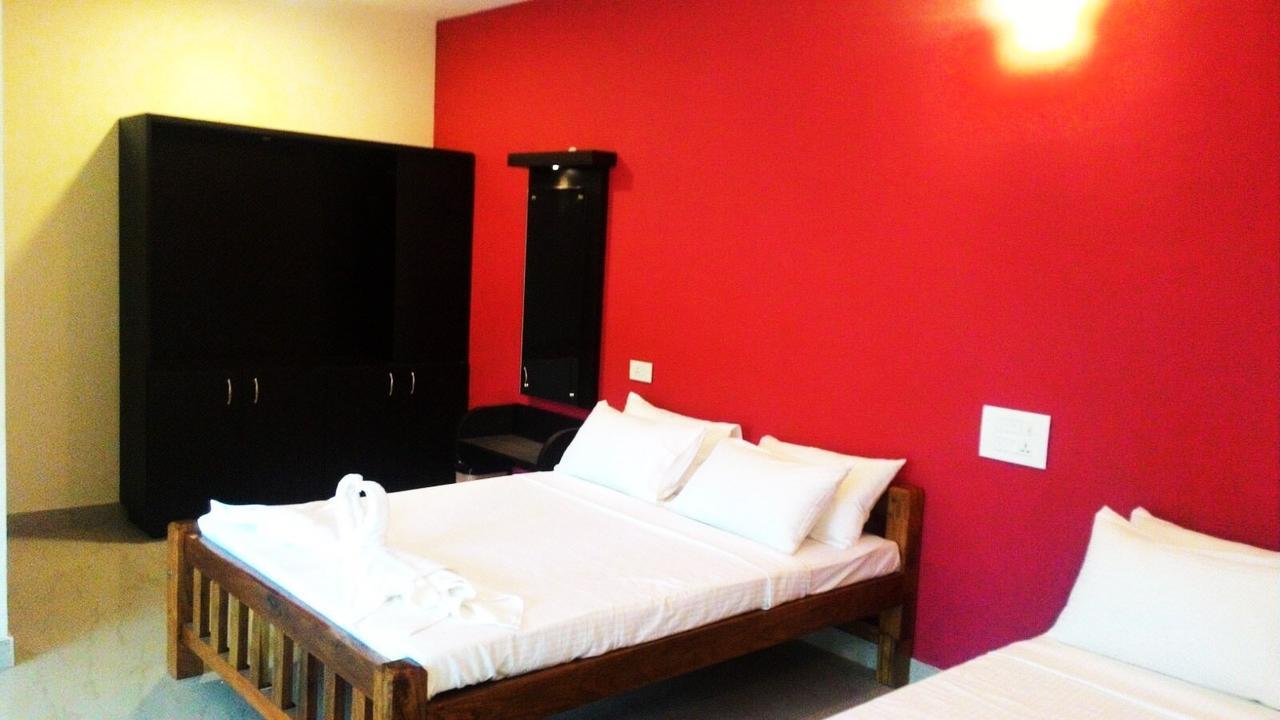 ลา ฟลอรา ปราครุฑ รีสอร์ต โคออร์ค Hotel มาดิเครี ภายนอก รูปภาพ